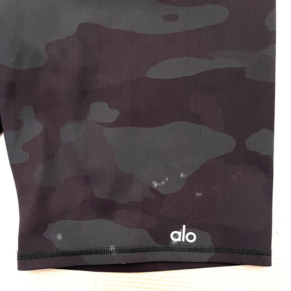 ALO Yoga High Waist Vapor Biker Shorts Black Camo High Rise Size L - Picture 4 of 7